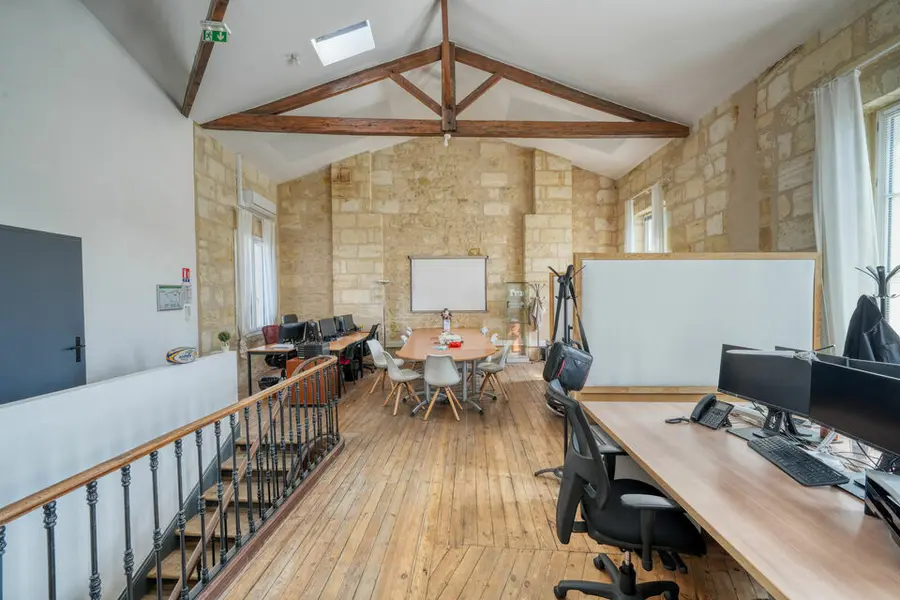 Bureau à vendre - Bordeaux (33800) - 220 m²