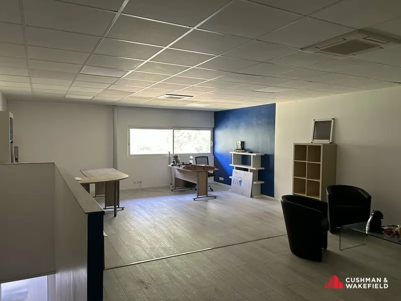 Entrepôt / Activité à louer - Saint-Jean-D'Illac (33127) - 215 m² - 1 500 €/mois