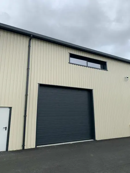 Entrepôt / Activité à louer - Cestas (33610) - 310 m² - 2 500 €/mois