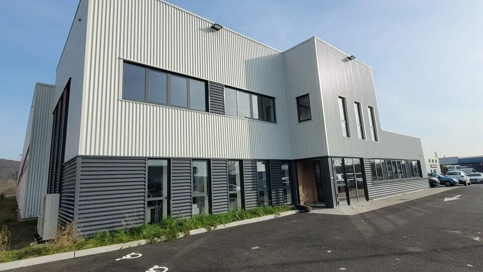 Entrepôt / Activité à louer - Saint-Étienne-Du-Rouvray (76800) - 3534 m² - 40...