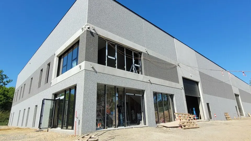 Entrepôt / Activité à louer - Saint-Étienne-Du-Rouvray (76800) - 860 m² - 5 7...