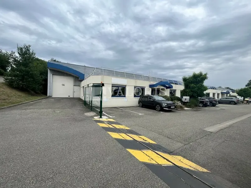 Entrepôt / Activité à louer - Saint-Genis-Laval (69230) - 1738 m² - 12 718 €/...