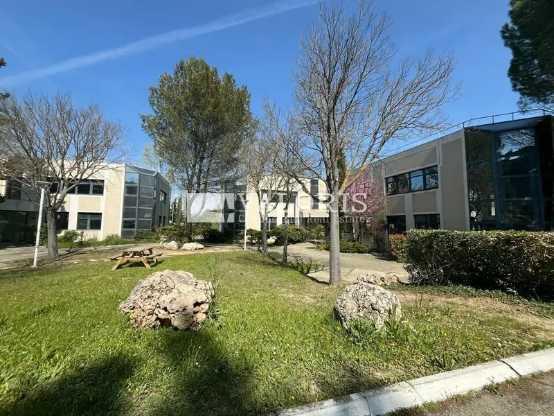 Bureau à louer - Aix-En-Provence (13290) - 1542 m² - 15 873 €/mois