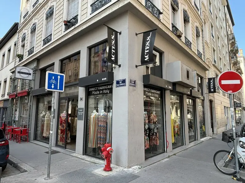 Local Commercial à vendre - Lyon 06 (69006) - 100 m² - 0 €
