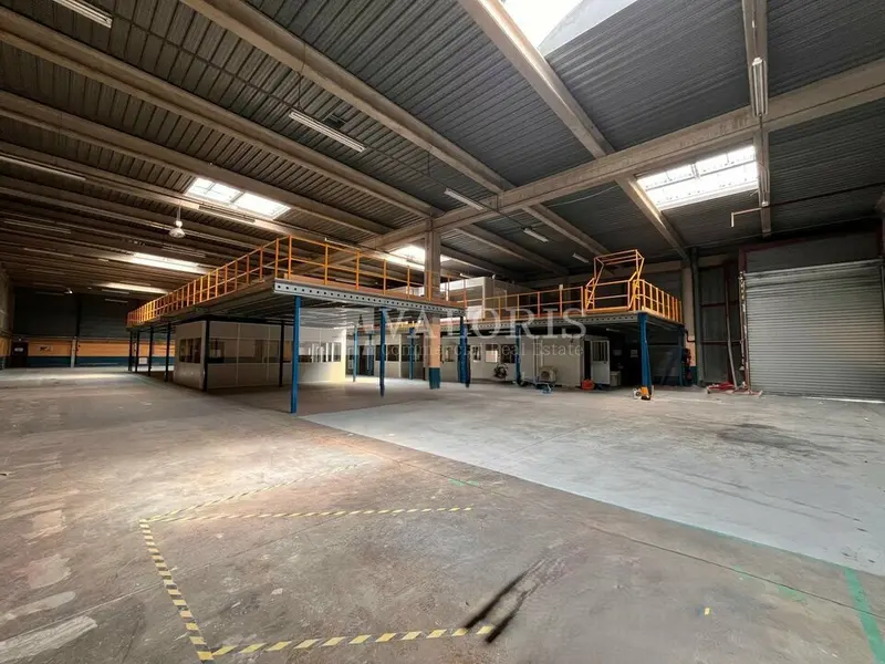 Entrepôt / Activité à louer - Vitrolles (13127) - 2451 m² - 14 297 €/mois