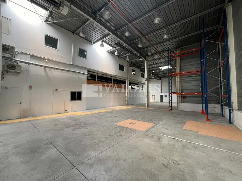 Entrepôt / Activité à louer - Aix-En-Provence (13290) - 1150 m² - 8 625 €/mois