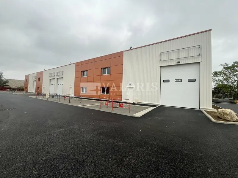 Entrepôt / Activité à louer - Chassieu (69680) - 2109 m² - 21 050 €/mois