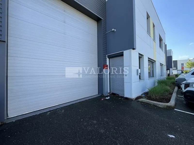 Entrepôt / Activité à louer - Saint-Fons (69190) - 300 m² - 2 916 €/mois