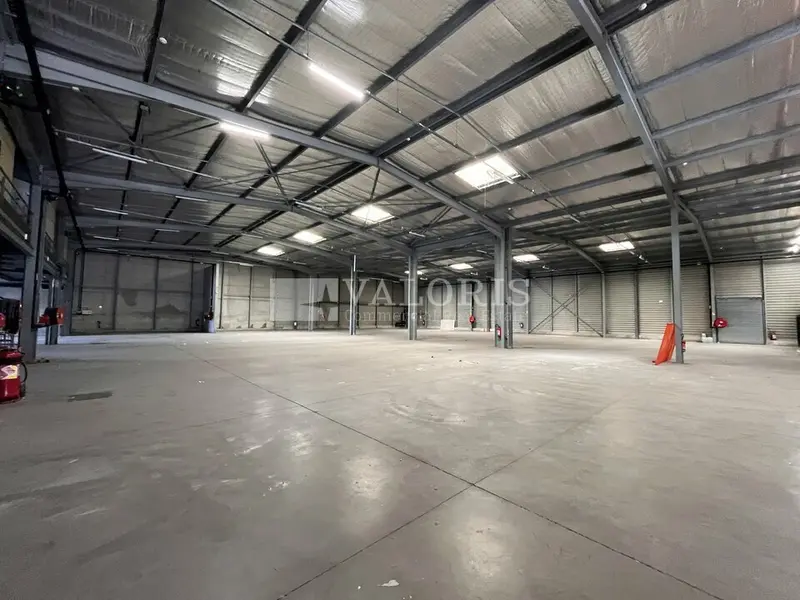 Entrepôt / Activité à louer - Aix-En-Provence (13290) - 2400 m² - 22 000 €/mois