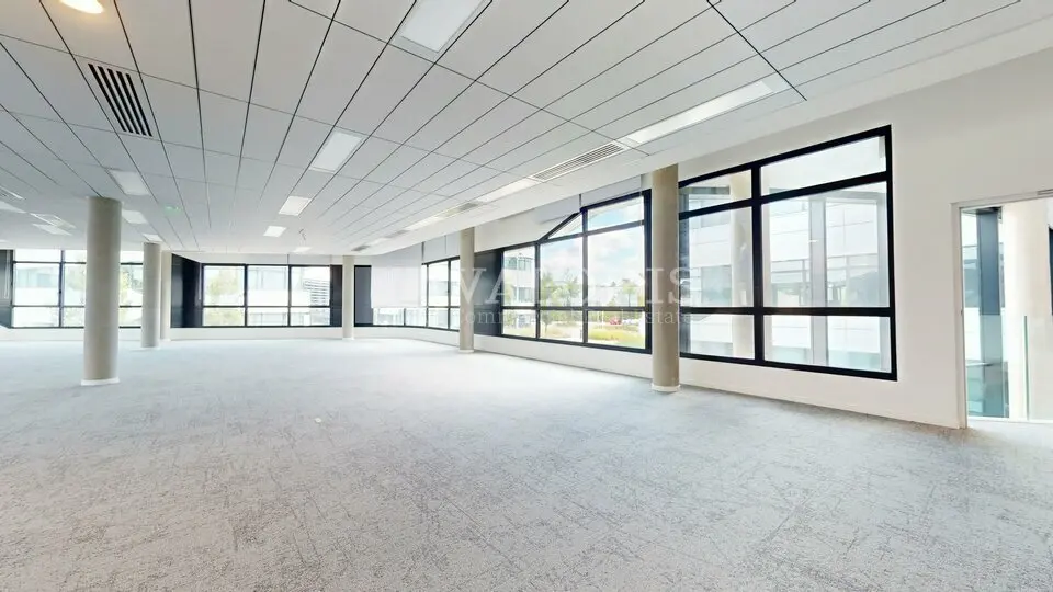 Bureau à louer - Champagne-Au-Mont-D'Or (69410) - 2210 m² - 32 231 €/mois
