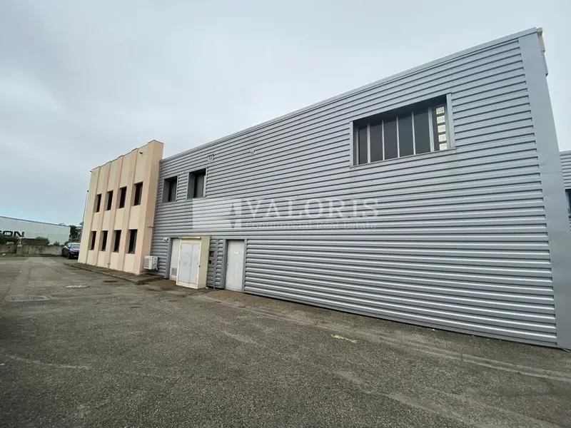 Entrepôt / Activité à louer - Chassieu (69680) - 2320 m² - 15 833 €/mois