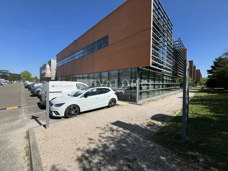 A louer Locaux d'activité 547m² Saint-Priest