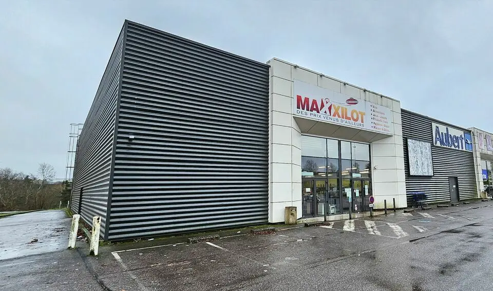 Local Commercial à vendre - Chantraine (88000) - 900 m²