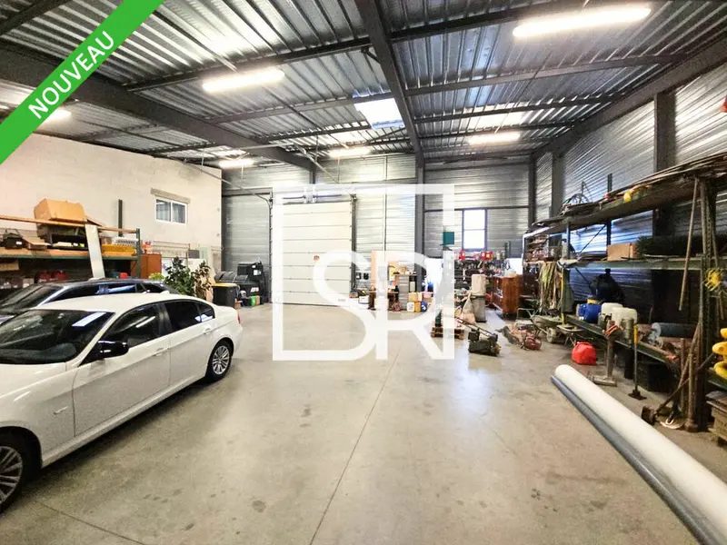 A vendre Entrepôt 856m² Lempdes