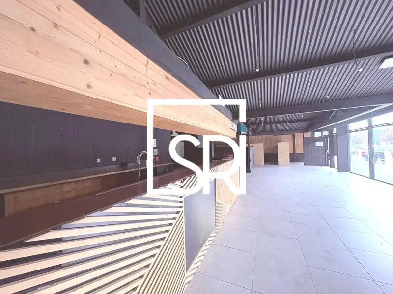 Local Commercial à louer - Clermont-Ferrand (63000) - 385 m² - 3 100 €/mois
