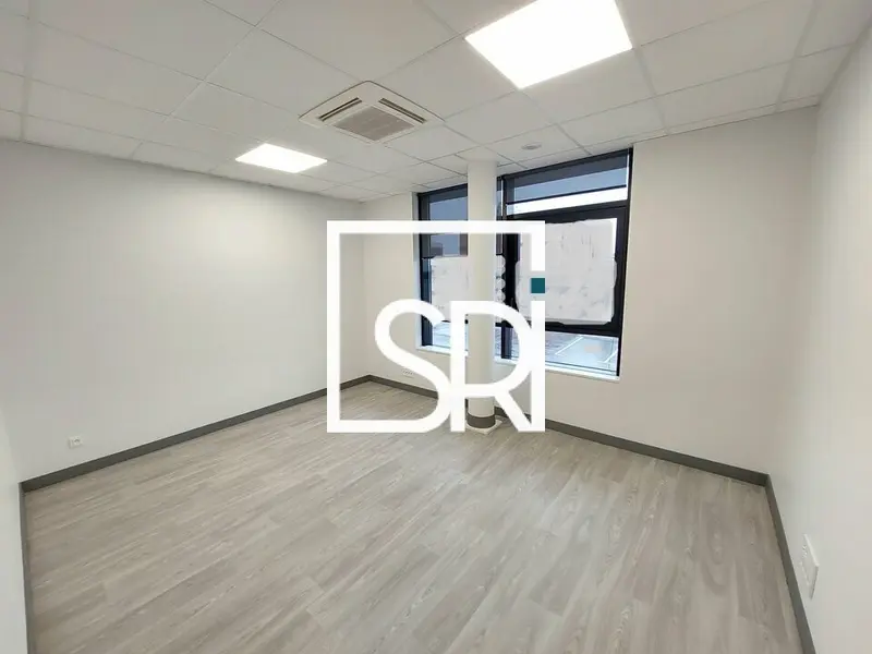Bureau à louer - Clermont-Ferrand (63100) - 250 m² - 395 €/mois