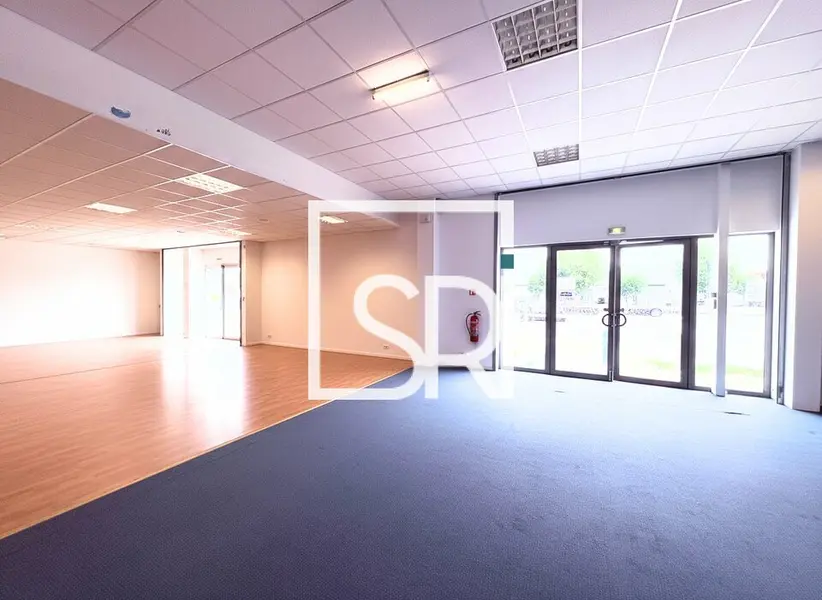 Local Commercial à louer - Clermont-Ferrand (63000) - 878 m² - 8 048 €/mois