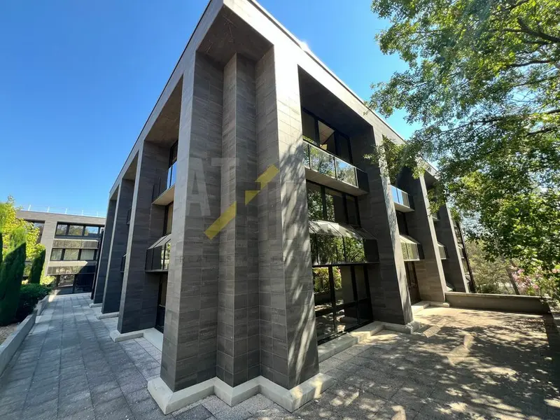 Entrepôt / Activité à louer - Valbonne (06560) - 159 m² - 1 485 €/mois