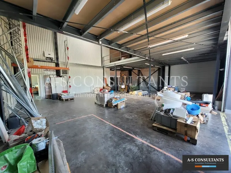 Entrepôt / Activité à louer - Apprieu (38140) - 484 m² - 2 800 €/mois