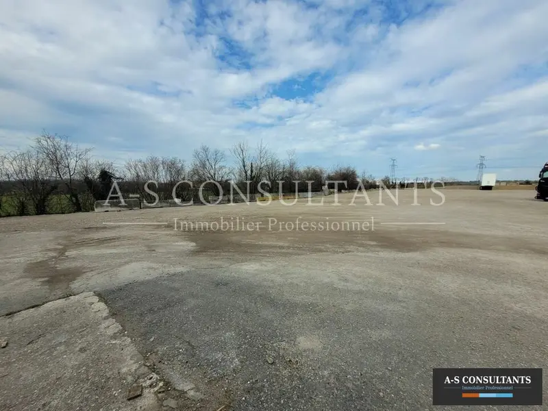 Entrepôt / Activité à louer - Saint-Pierre-De-Chandieu (69780) - 750 m² - 8 0...