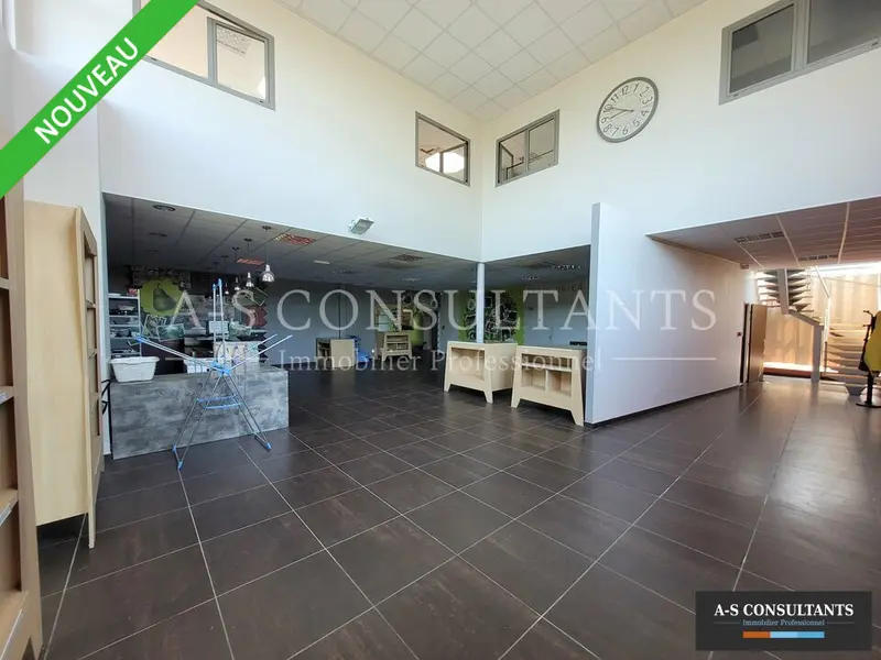 Local Commercial à louer - Moras-En-Valloire (26210) - 750 m² - 4 800 €/mois