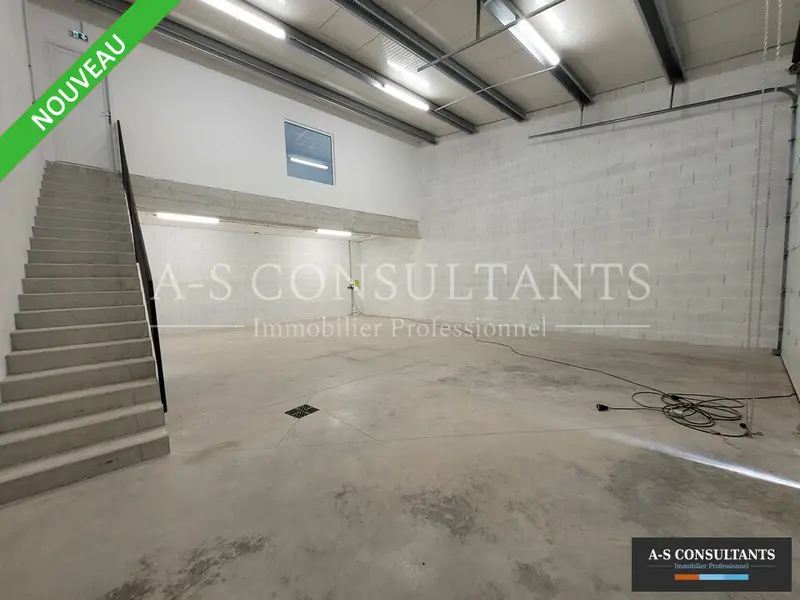 Entrepôt / Activité à louer - Vaulx-Milieu (38090) - 155 m² - 1 400 €/mois