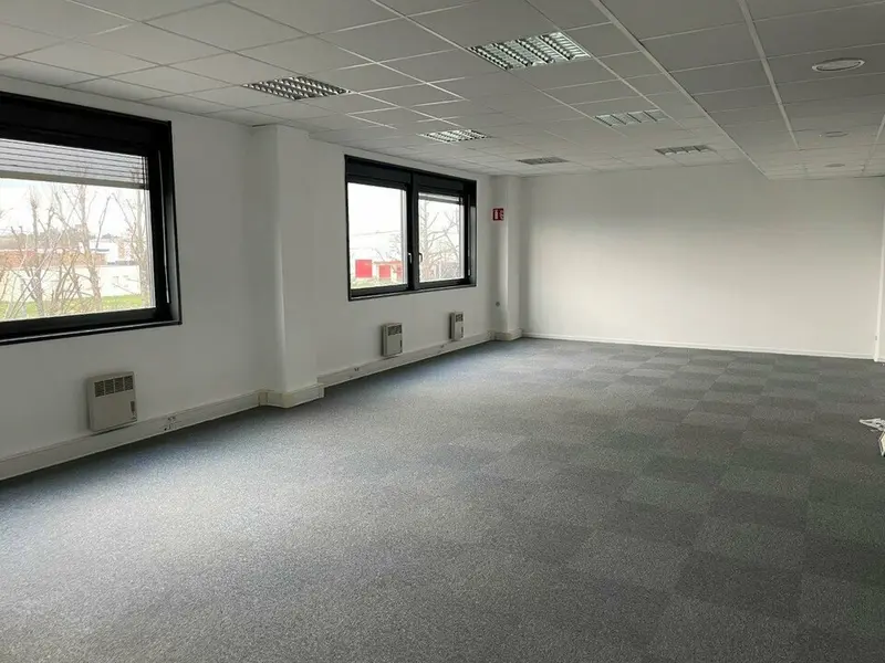 Bureau à louer - Saint-Quentin-Fallavier (38070) - 407 m² - 3 125 €/mois