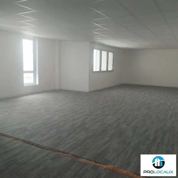 Bureau à louer - Voiron (38500) - 2487 m² - 33 367 €/mois