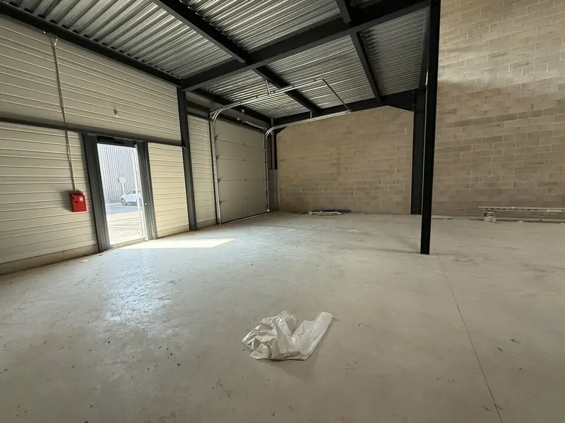 Entrepôt / Activité à vendre - Persan (95340) - 332 m²