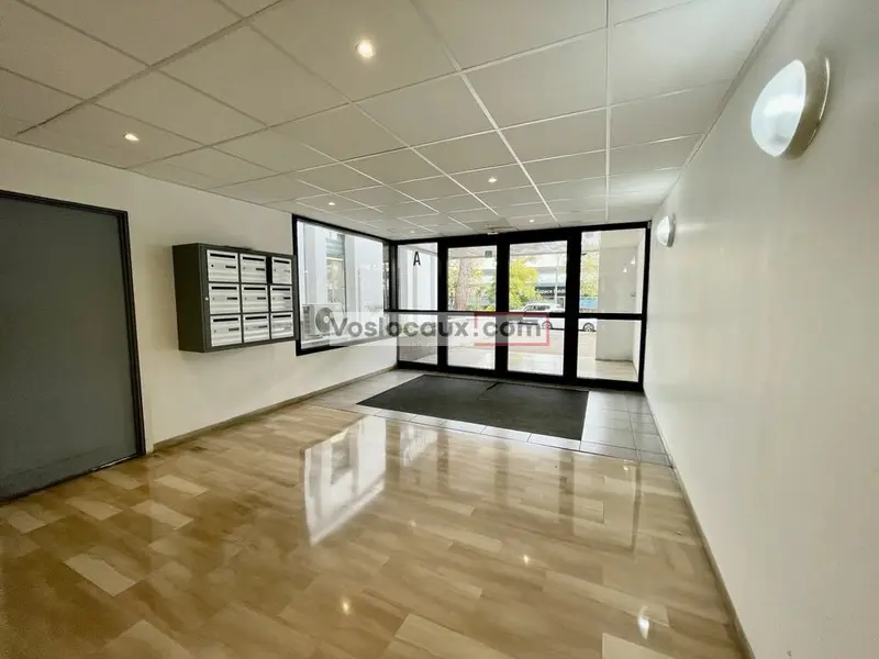 Bureau à louer - Saint-Laurent-Du-Var (06700) - 165 m² - 3 900 €/mois