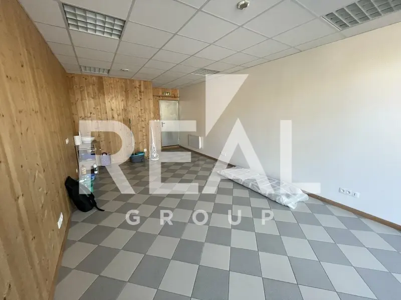 Local Commercial à louer - Bordeaux (33800) - 32 m² - 750 €/mois