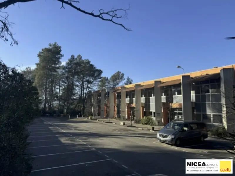Bureau à louer - Valbonne (06560) - 2352 m² - 28 420 €/mois