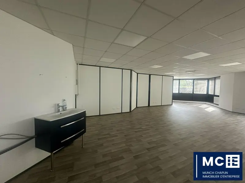 Bureau à louer - Oberhausbergen (67205) - 443 m² - 3 802 €/mois