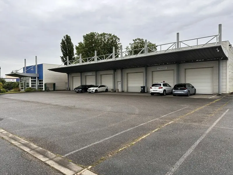 Entrepôt / Activité à louer - Illkirch-Graffenstaden (67400) - 2500 m² - 15 8...