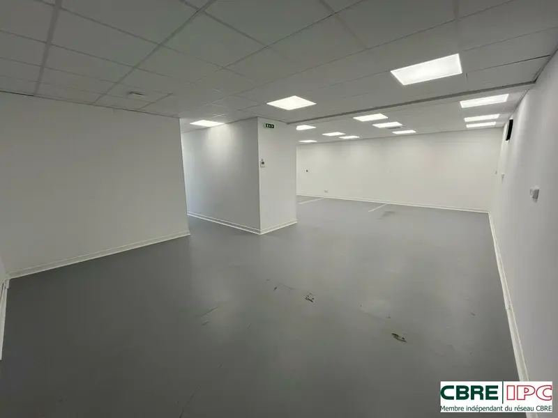Entrepôt / Activité à louer - Larressore (64480) - 246 m² - 2 090 €/mois