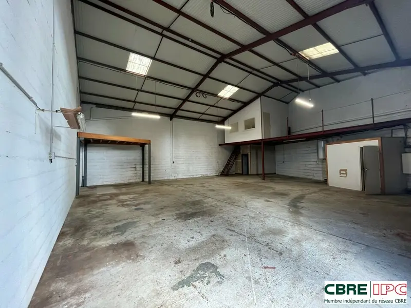 Entrepôt / Activité à louer - Anglet (64600) - 235 m² - 2 334 €/mois