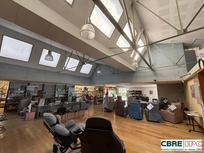 Local Commercial à louer - Pau (64000) - 1000 m² - 5 250 €/mois