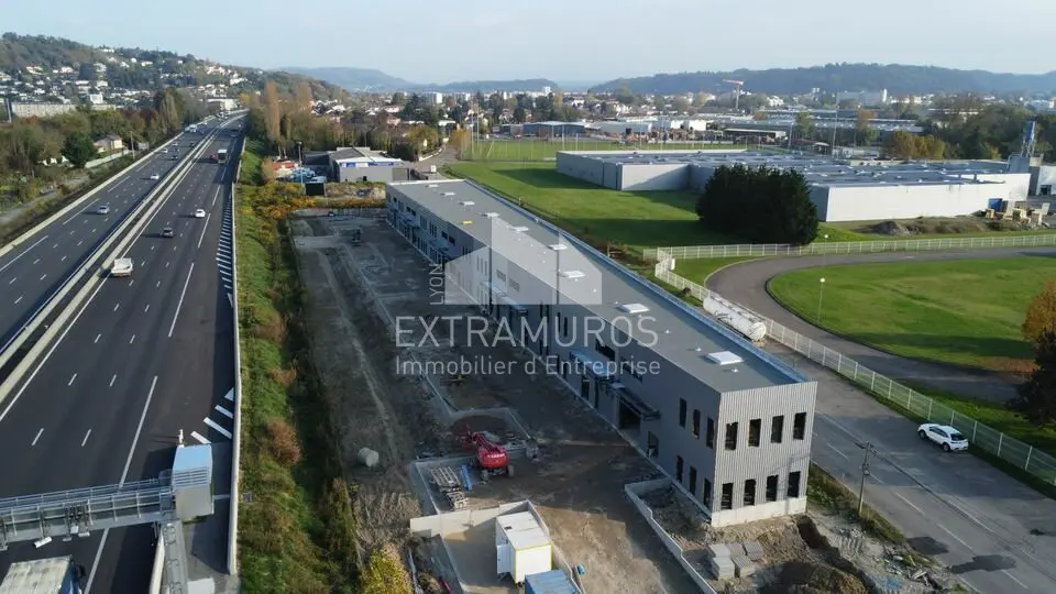 Entrepôt / Activité à louer - Bourgoin-Jallieu (38300) - 295 m² - 2 200 €/mois
