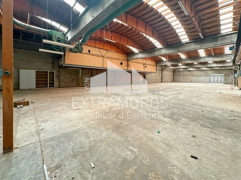 Entrepôt / Activité à vendre - Saint-Priest (69800) - 1910 m²