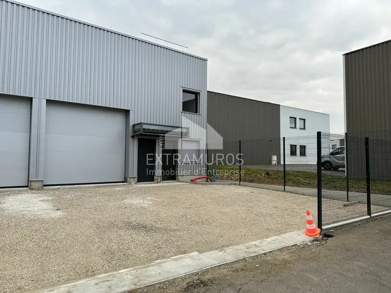 Entrepôt / Activité à louer - Cailloux-Sur-Fontaines (69270) - 100 m² - 1 200...