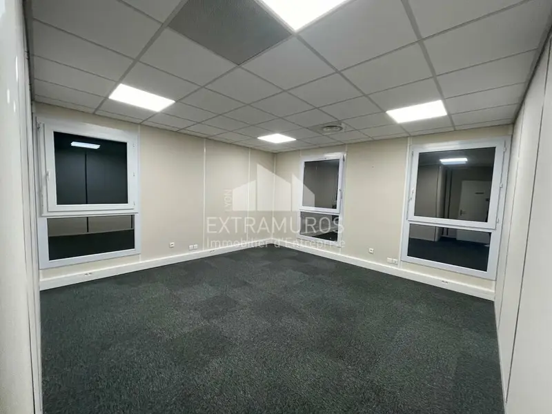 Bureau à louer - Feyzin (69320) - 194 m² - 1 458 €/mois