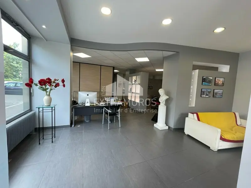 Local Commercial à louer - Saint-Priest (69800) - 178 m² - 2 375 €/mois