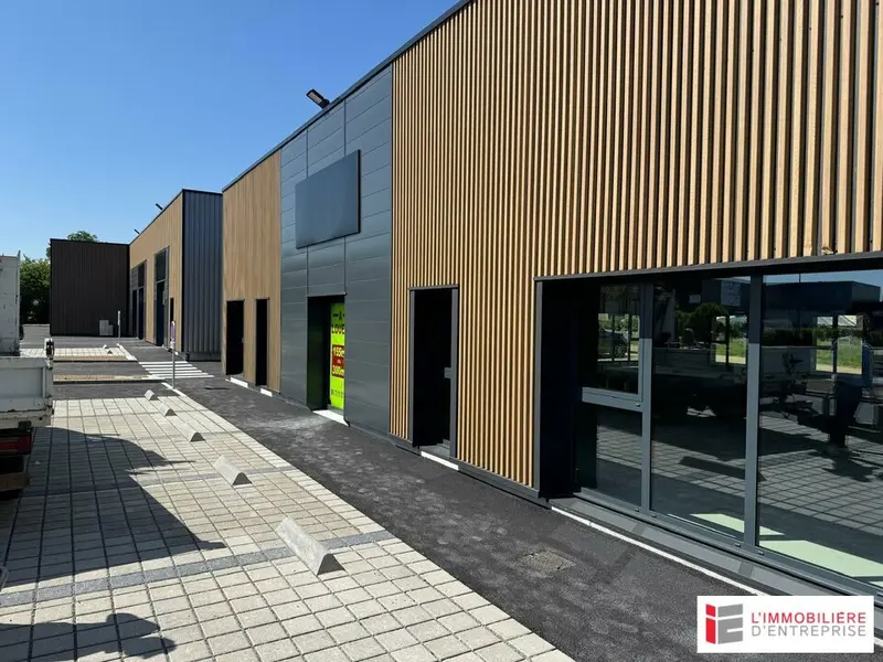 Entrepôt / Activité à louer - La Bouëxière (35340) - 300 m² - 2 400 €/mois