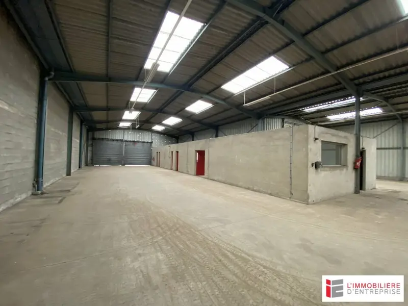 Entrepôt / Activité à vendre - Saint-Jacques-De-La-Lande (35136) - 1000 m²