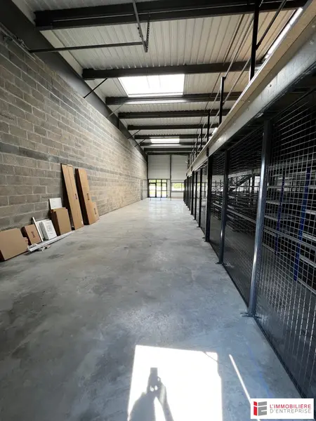 Entrepôt / Activité à louer - La Chapelle-Des-Fougeretz (35520) - 100 m² - 50...