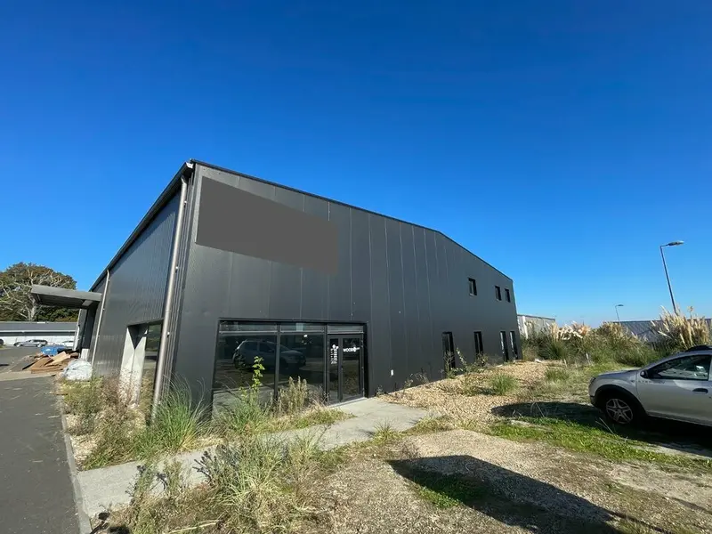 Entrepôt / Activité à louer - Saint-Loubès (33450) - 1689 m² - 11 260 €/mois