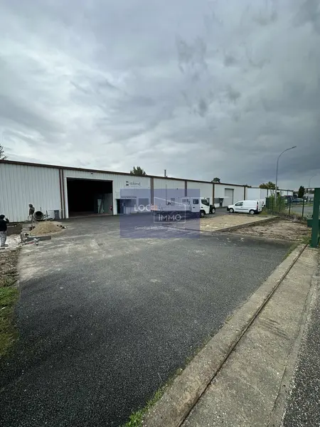 Entrepôt / Activité à louer - Eysines (33320) - 900 m² - 6 250 €/mois