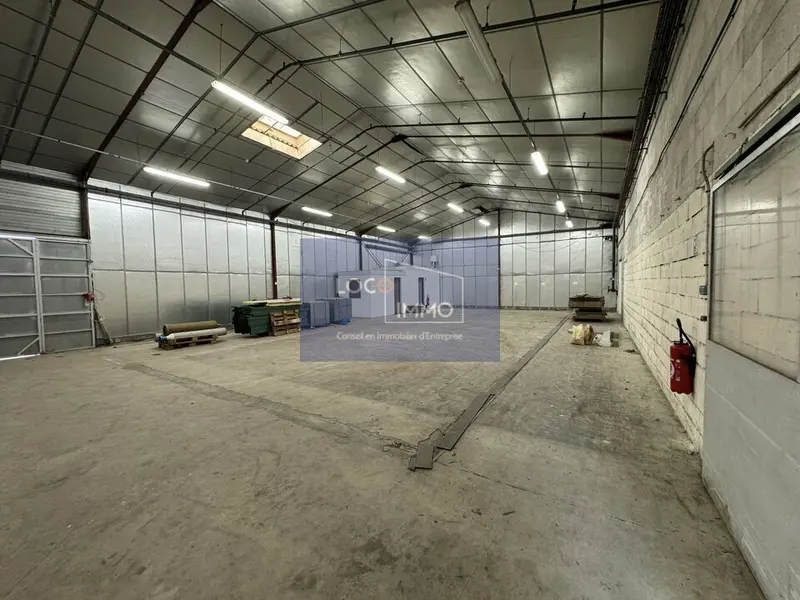 A louer Entrepôt 1135m² Villenave-d'Ornon