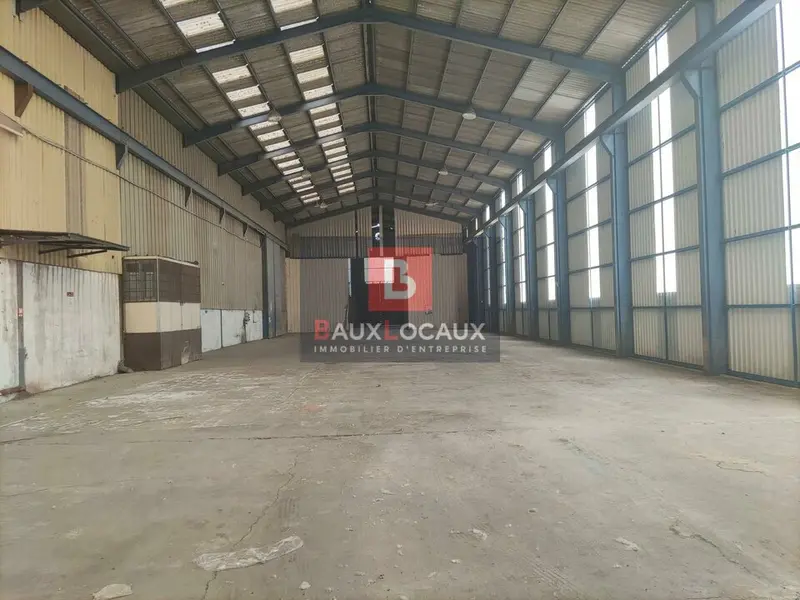Entrepôt / Activité à vendre - Arles (13200) - 2700 m²