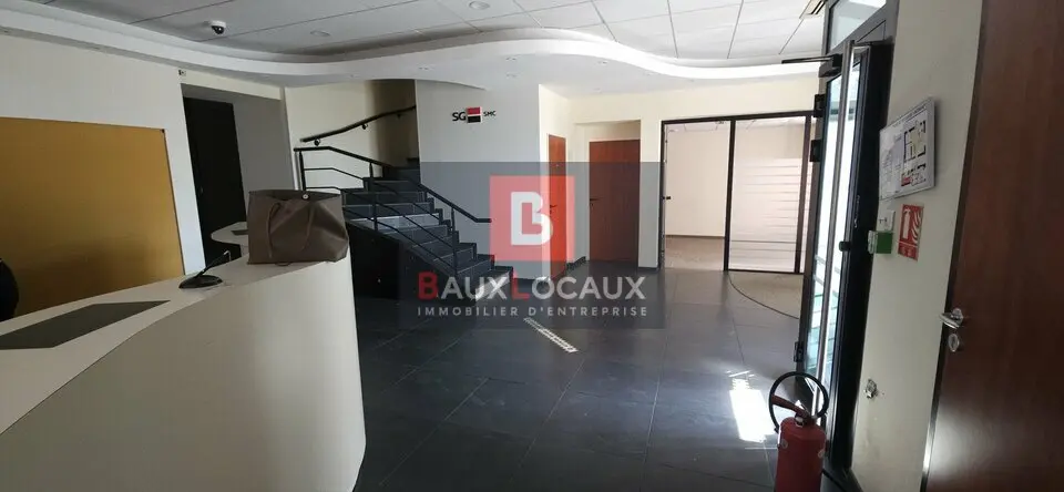 Local Commercial à louer - Carpentras (84200) - 200 m² - 3 330 €/mois